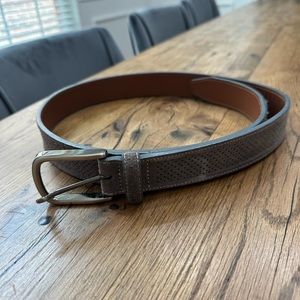Gray men’s Johnson and Murphy belt, size 34